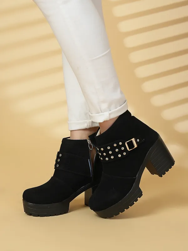 Black_Solid_Round_Suede_Casual_Boots_For_Women