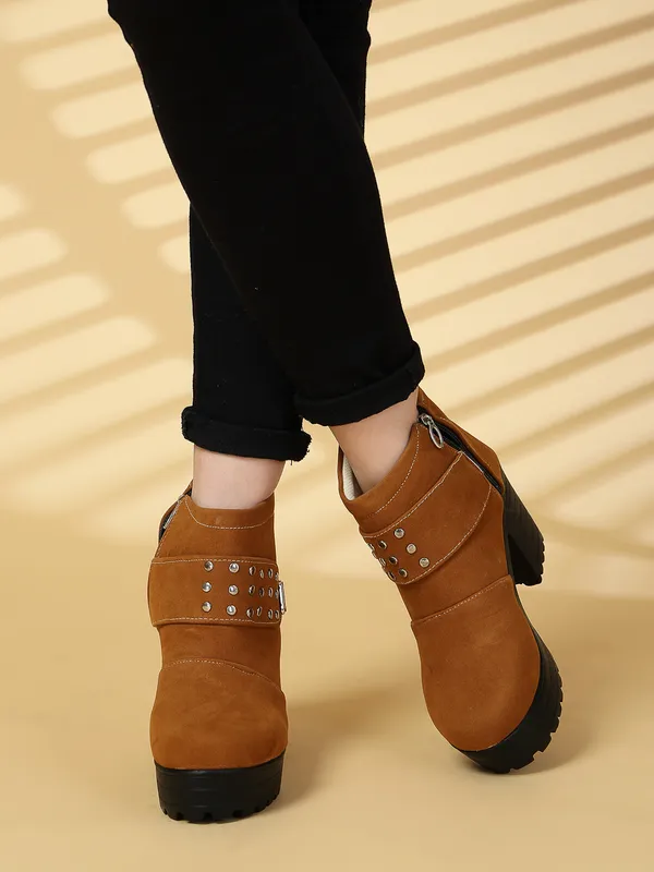 Tan_Solid_Round_Suede_Casual_Boots_For_Women
