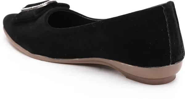Black_Women_Solid_Pointed_Velvet_Casual_Bellies