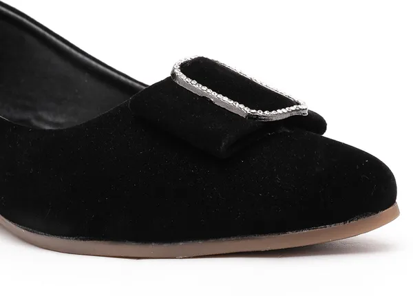 Black_Women_Solid_Pointed_Velvet_Casual_Bellies