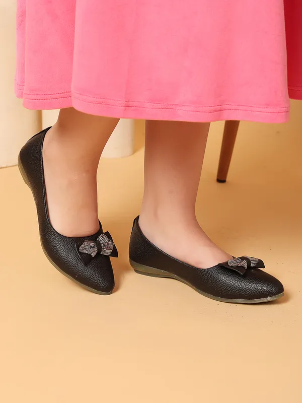 Black_Bellies_for_Women_|_Pointed_Solid_Synthetic_Leather_Casual_Bellies