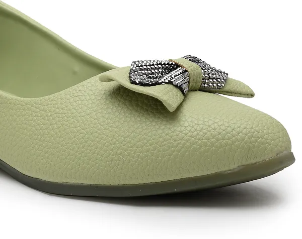 Green_Solid_Pointed_Synthetic_Leather_Casual_Bellies_For_Women