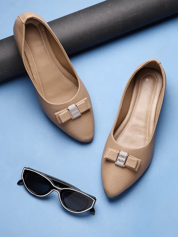 Tan_Solid_Pointed_Synthetic_Leather_Casual_Bellies_For_Women
