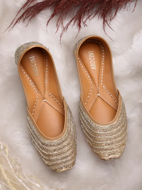 Gold_Solid__Leather_Ethnic_Casuals_For_Women