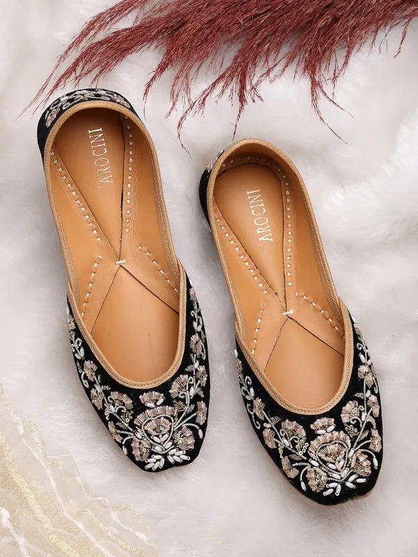 Black_Solid__Leather_Ethnic_Casuals_For_Women