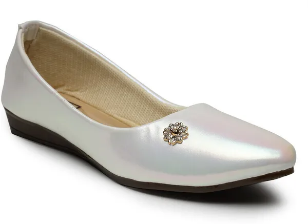 Off_White_Women_Solid_Round_Toe_Synthetic_Casual_Bellies