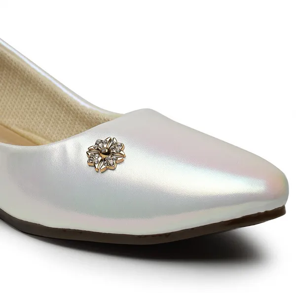 Off_White_Women_Solid_Round_Toe_Synthetic_Casual_Bellies