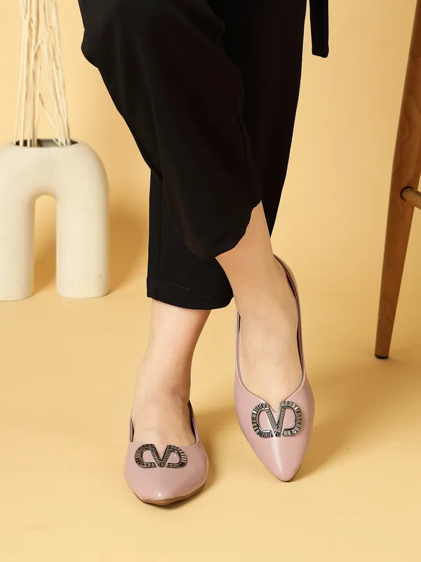 Pink_Solid_Pointed_Synthetic_Casual_Bellies_For_Women