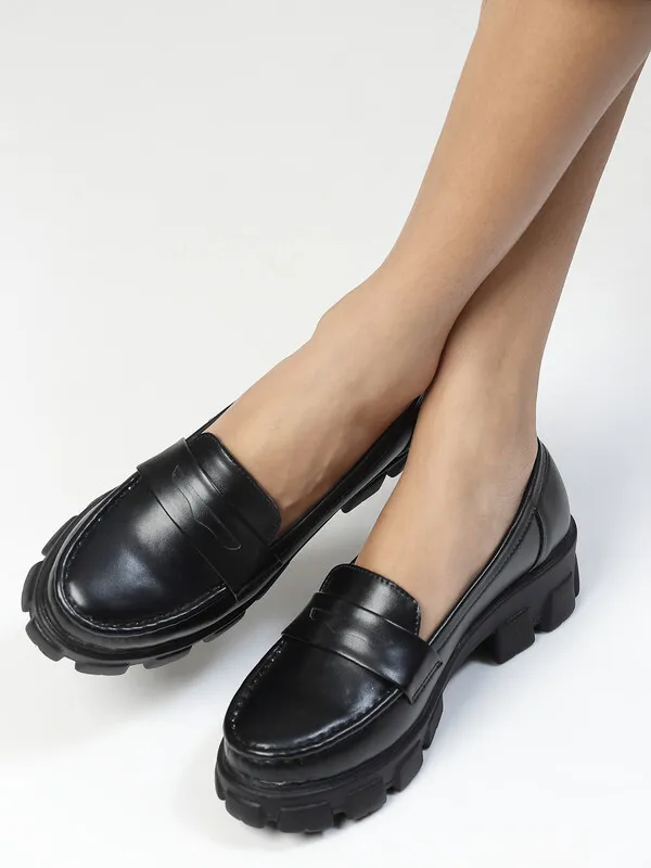 Black_Solid__Synthetic_Leather_Casual_Loafers_For_Women