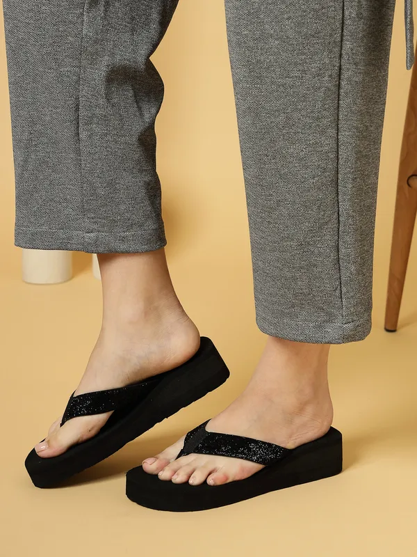 Black_Solid_Rubber_Slippers_For_Women