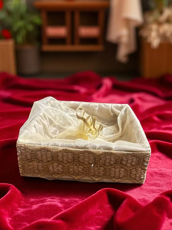 Decorated_Net_Gift_Hamper_Basket_?_Elegant_Handmade_Gift_Basket_For_All_Occasions,_Perfect_For_Weddings,_Festivals,_&_Special_Events_(Size-20X20X7.6_Cm)