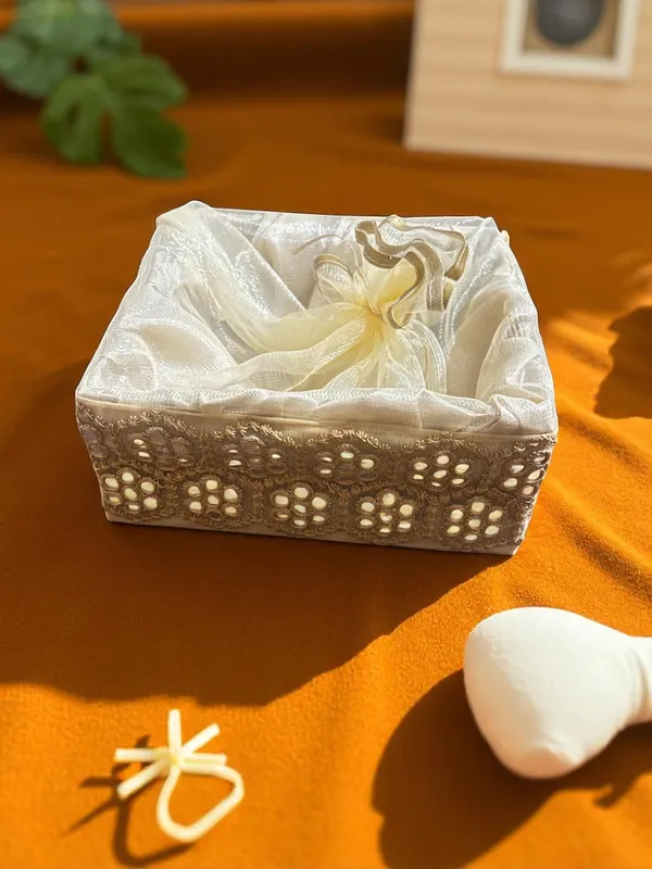 Decorated_Net_Gift_Hamper_Basket_?_Elegant_Handmade_Gift_Basket_For_All_Occasions,_Perfect_For_Weddings,_Festivals,_&_Special_Events_(Size-20X20X7.6_Cm)