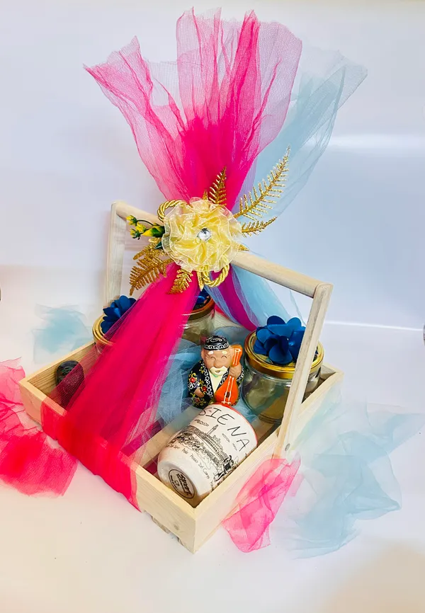 Pinewood_Gift_Hamper_Basket_For_Gift_Packaging_Size_25X25X5.7_Cm_(1)