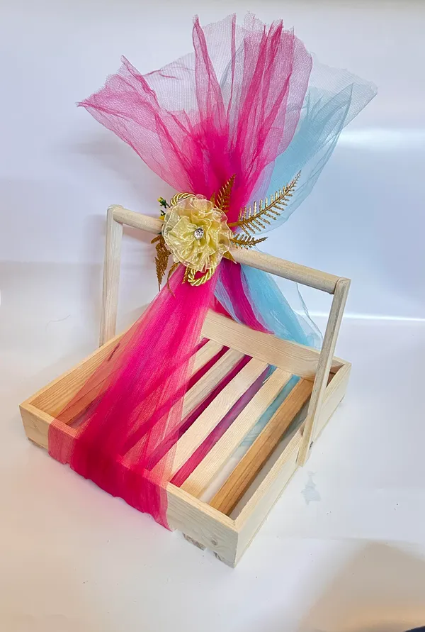 Pack_Of_5_Wooden_Square_Gift_Hamper_Basket_(Wood_Base),_Festival_Gift_Hamper_Tray_With_Decoration_Net_Flower_,_(25X25X6_Cm_)