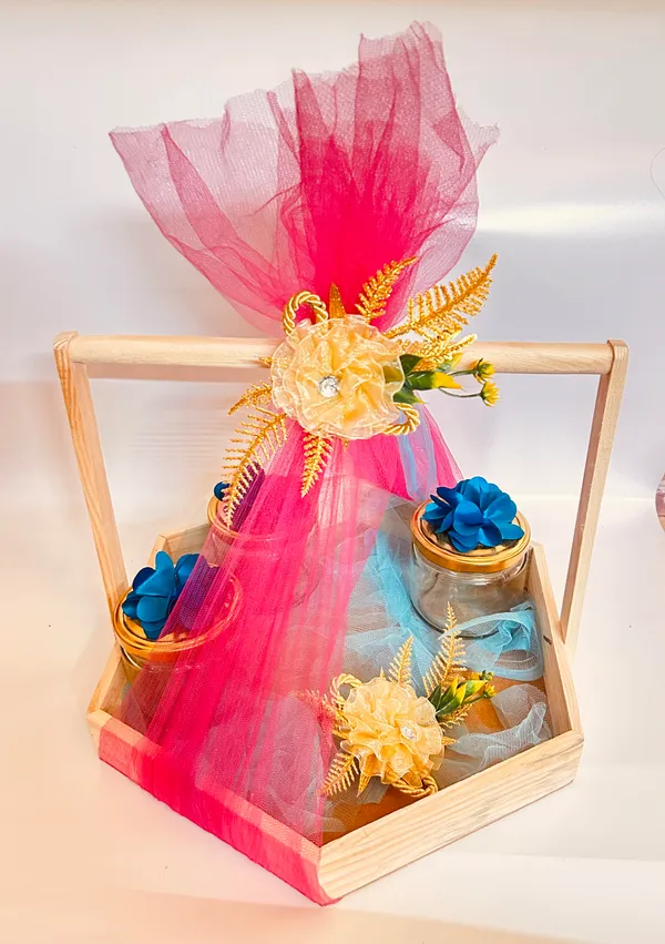 Pack_Of_3_Wooden_Hexagonal_Gift_Hamper_Basket,_Festival_Gift_Hamper_Tray,_Gift_Packaging_Basket_,_With_Net_&_Flowers_(30x30x4.5_CM)