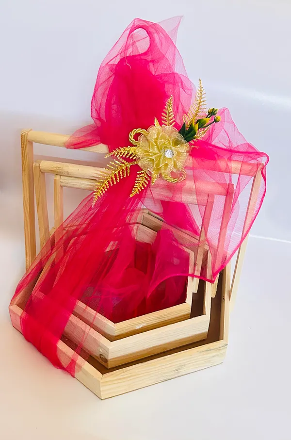 Pack_Of_3_Wooden_Hexagonal_Gift_Hamper_Basket,_Festival_Gift_Hamper_Tray,_Gift_Packaging_Basket_,_With_Net_&_Flowers_(30x30x4.5_CM)