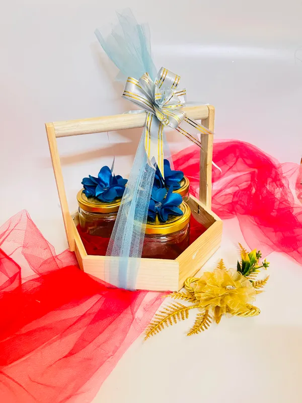 Pack_Of_3_Wooden_Hexagonal_Gift_Hamper_Basket,_Festival_Gift_Hamper_Tray,_Gift_Packaging_Basket_,_With_Net_&_Flowers_(30x30x4.5_CM)