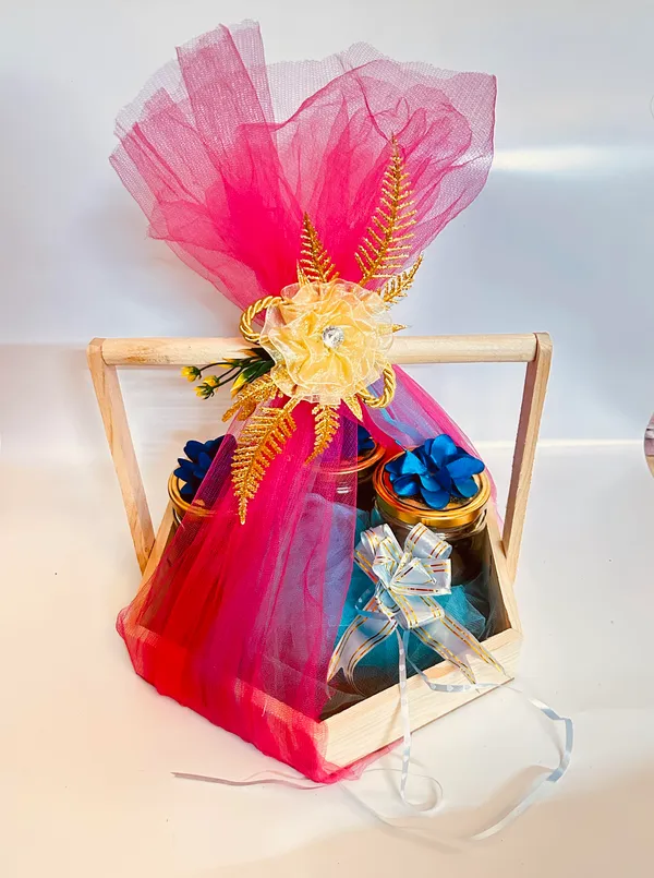 Pack_Of_3_Wooden_Hexagonal_Gift_Hamper_Basket,_Festival_Gift_Hamper_Tray,_Gift_Packaging_Basket_,_With_Net_&_Flowers_(30x30x4.5_CM)