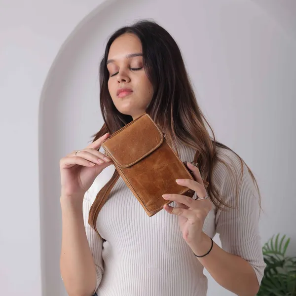 Brown_Pouches_Airport_Bag_-___Travel_Pouches_For_Women