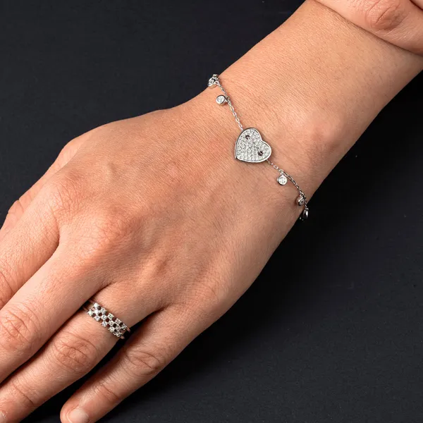 Silver_Premium_Glimmering_Heart_Bracelet_For_Women