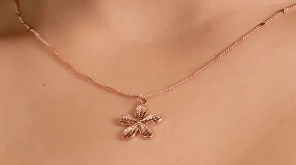 Rose-Gold_Premium_Flower_Pendant_For_Women