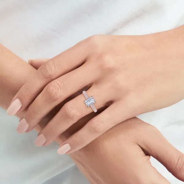 Rose_Gold_Premium_Splendor_Emerald_Ring_For_Women
