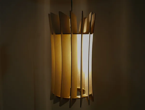 BreezeBloom_–_Curved_Petal_Pendant_Decorative_Ceiling_Hanging_Lantern