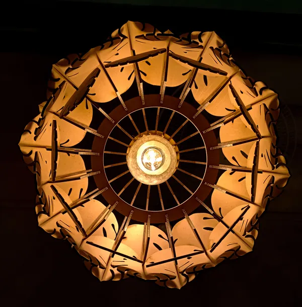 VerdraGlow_–_Leaf_Petal_Round_Lantern