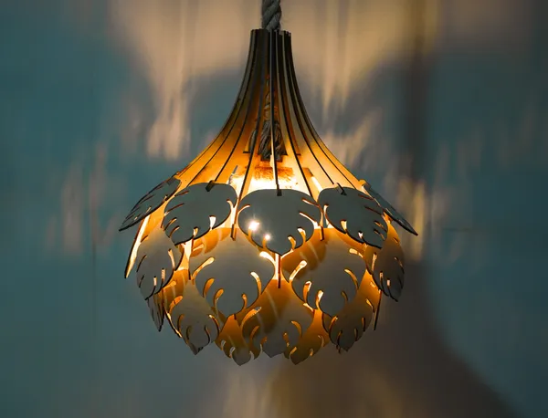 VerdraGlow_–_Leaf_Petal_Round_Lantern