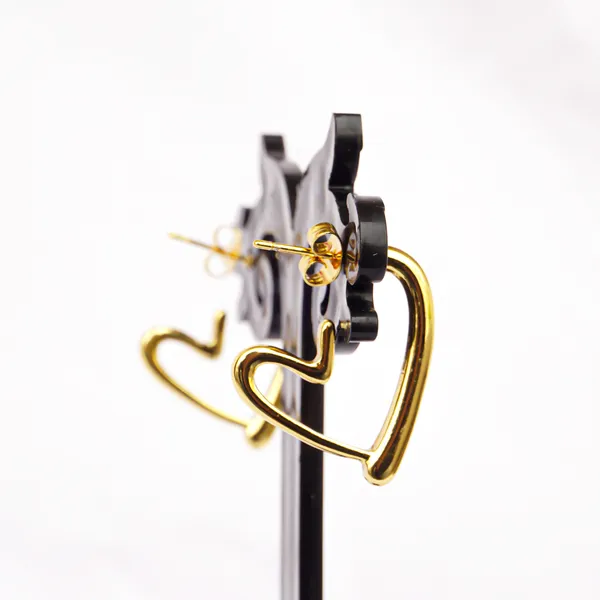 Anti_Tarnish_Heart_Shaped_Hoop_Earring