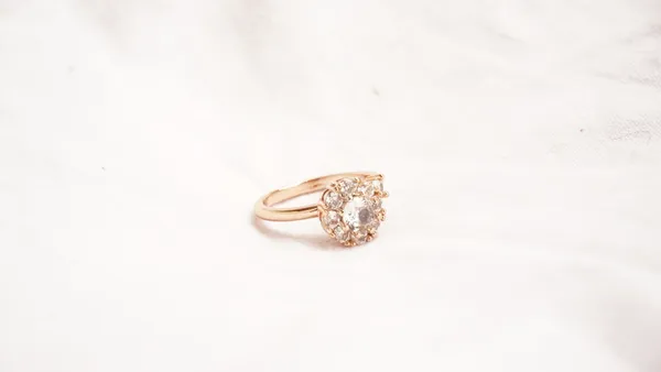 Snowflake_Round_Cut_Diamond_Ring