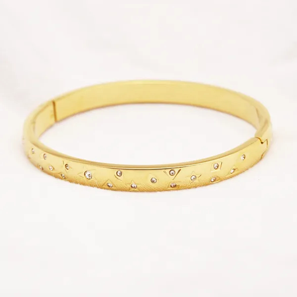 Star_stone_studded_kada