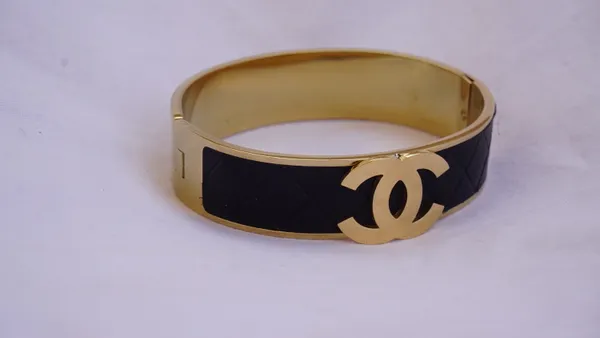 Anti-Tarnish_Bracelet_for_Elegant_Style