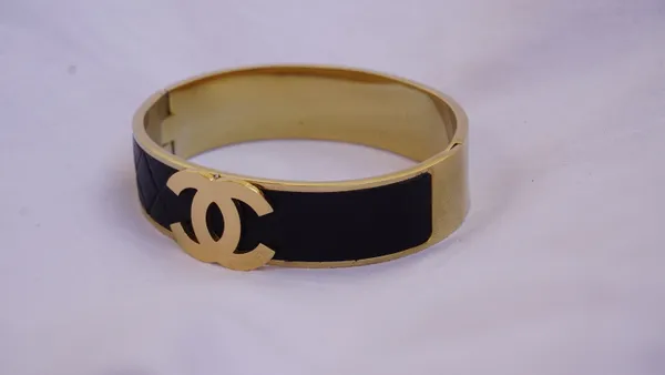 Anti-Tarnish_Bracelet_for_Elegant_Style