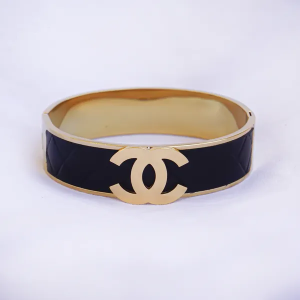 Anti-Tarnish_Bracelet_for_Elegant_Style