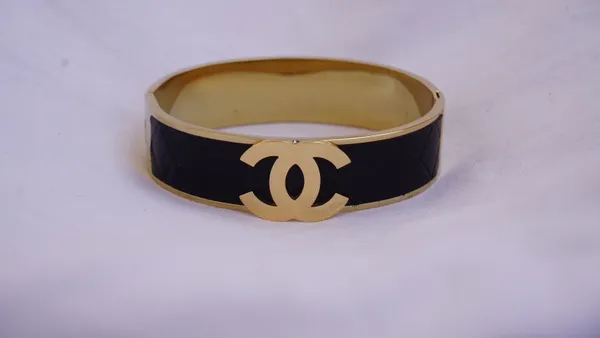 Anti-Tarnish_Bracelet_for_Elegant_Style