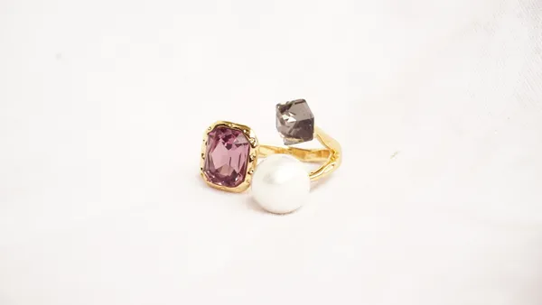 Three_Stone_with_Diamond_And_Pearl_For_Women