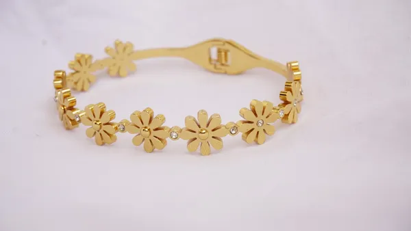 ANTI_TARNISH_BRACELET_FOR_WOMEN_-_GOLD_FLOWERS