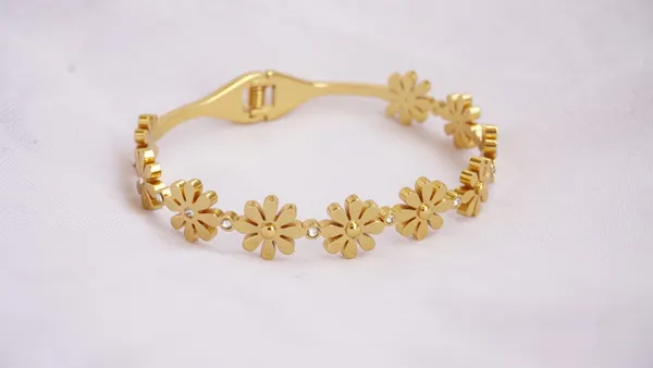 ANTI_TARNISH_BRACELET_FOR_WOMEN_-_GOLD_FLOWERS