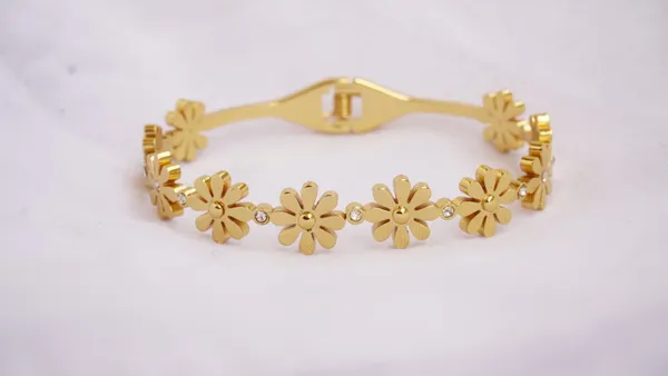 ANTI_TARNISH_BRACELET_FOR_WOMEN_-_GOLD_FLOWERS