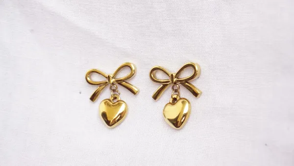 Cute_Heart_And_Bow_Earring