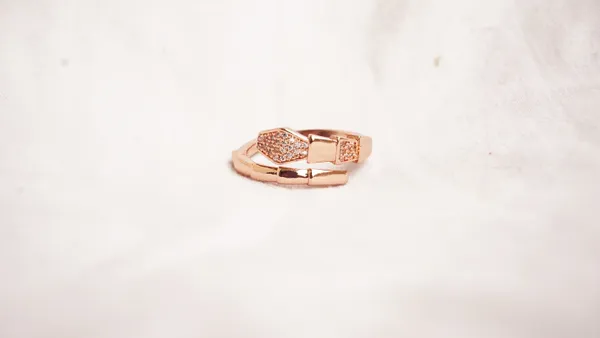 Rose_Gold-Toned_Ring_with_Sparkling_Cuts