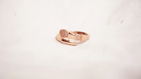 Rose_Gold-Toned_Ring_with_Sparkling_Cuts
