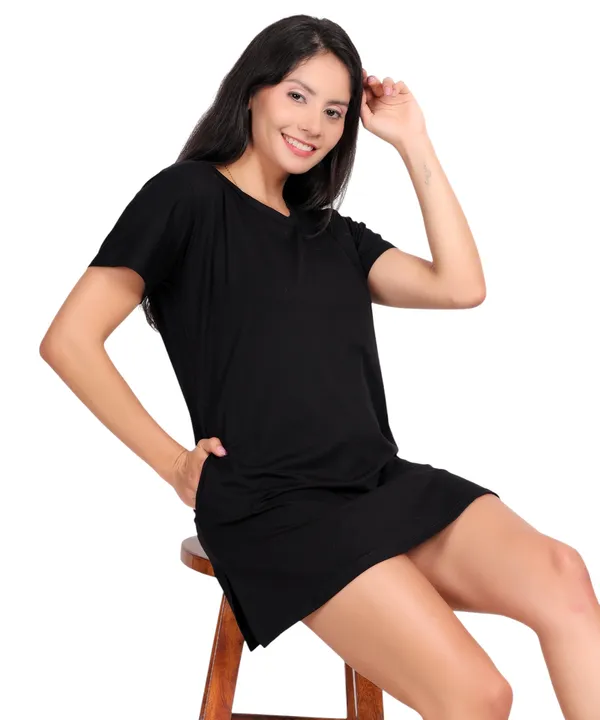 Black_Cotton_Long_T-Shirt_With_Pocket_For_Women