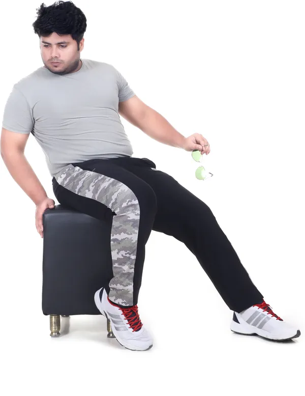 Black_Lycra_Blend_Solid_Track_Pant_For_Men