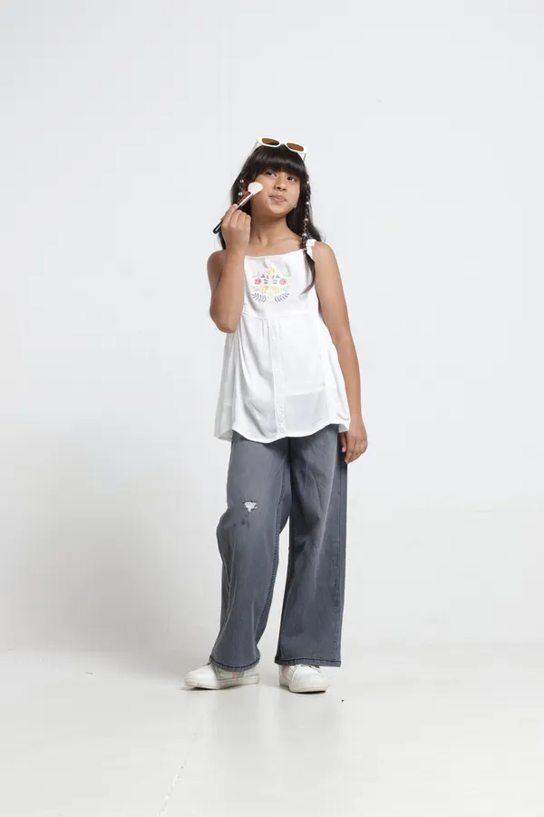 Girls_Crinkle_Cotton_Adjustable_Shoulder_Strap_Cut_N_Sew_Lace_Embroidery_Top