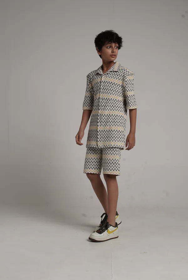 Boys_Seersucker_Cotton_Stripes_Patch_Pocket_Contrast_Tape_Half_Sleeve_Shirt