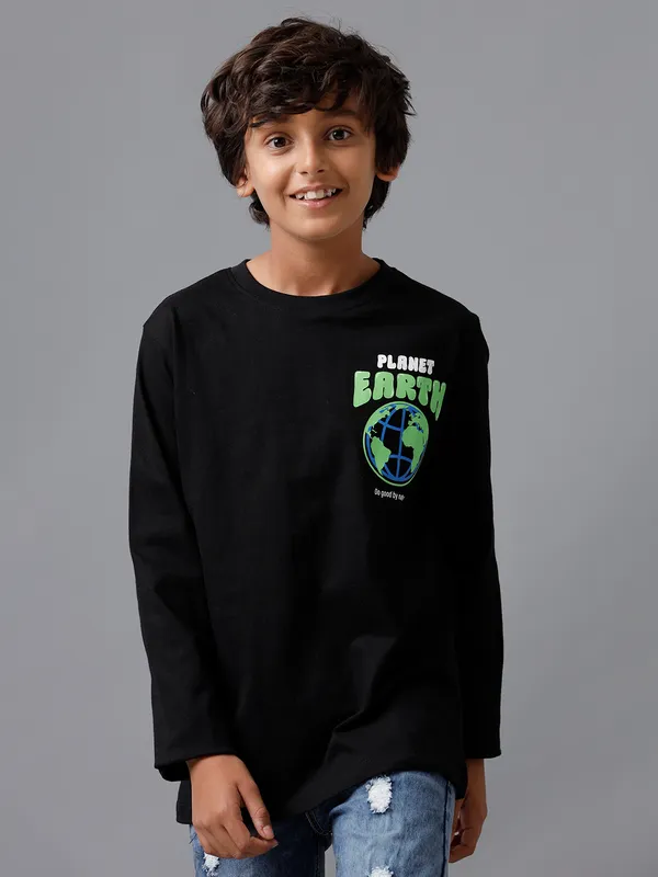 Boys_Full_Sleeve_T-Shirt_With_Planet_Earth_Print