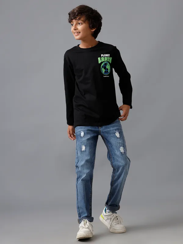 Boys_Full_Sleeve_T-Shirt_With_Planet_Earth_Print