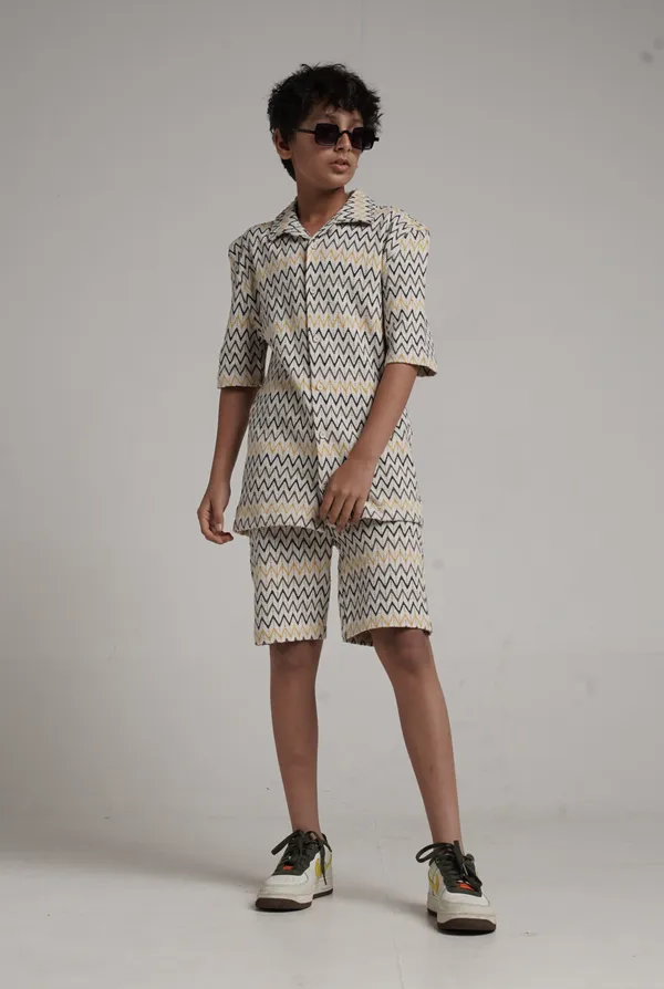 Boys_Seersucker_Cotton_Stripes_Patch_Pocket_Contrast_Tape_Half_Sleeve_Shirt